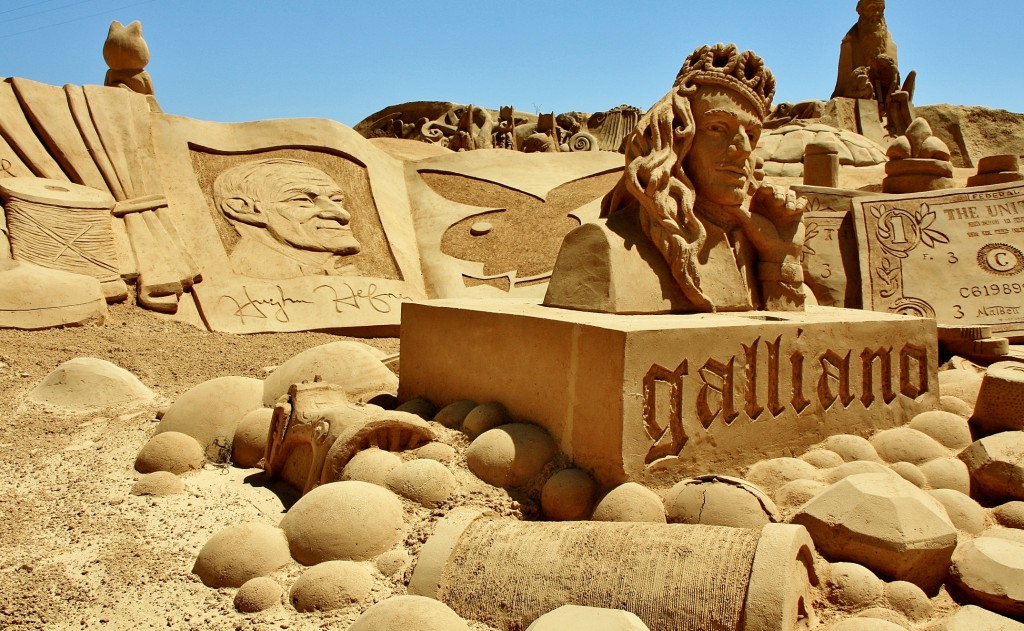 Foto: Figuras de arena - Pêra (Faro), Portugal