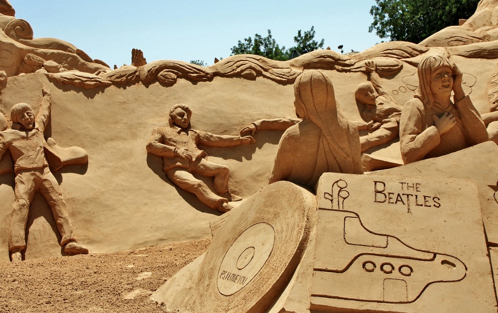 Foto: Figuras de arena - Pêra (Faro), Portugal