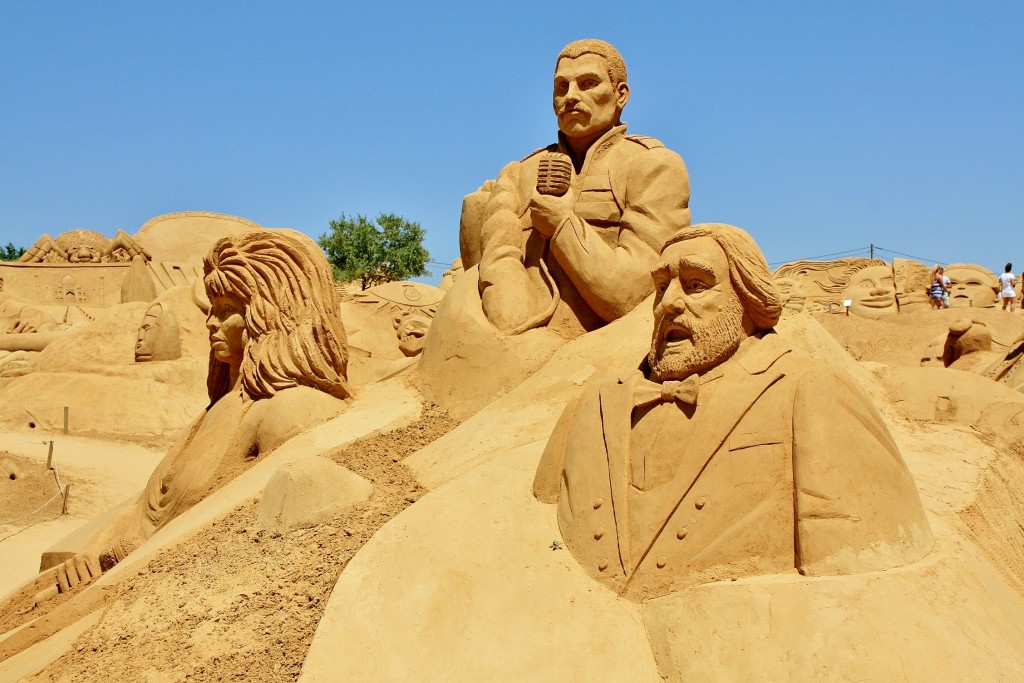 Foto: Figuras de arena - Pêra (Faro), Portugal