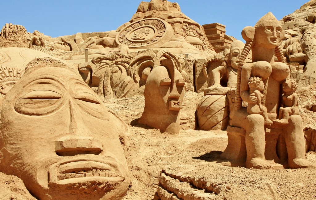 Foto: Figuras de arena - Pêra (Faro), Portugal