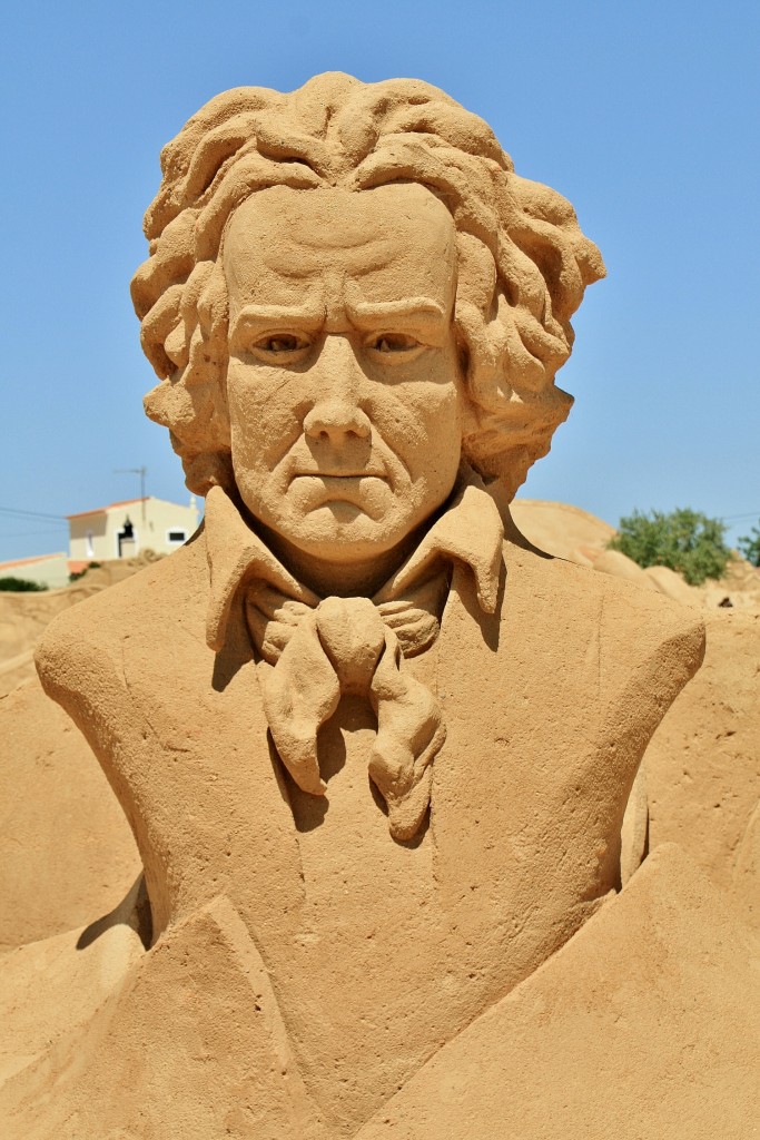 Foto: Figuras de arena - Pêra (Faro), Portugal