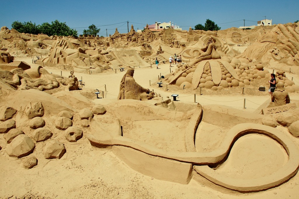Foto: Figuras de arena - Pêra (Faro), Portugal