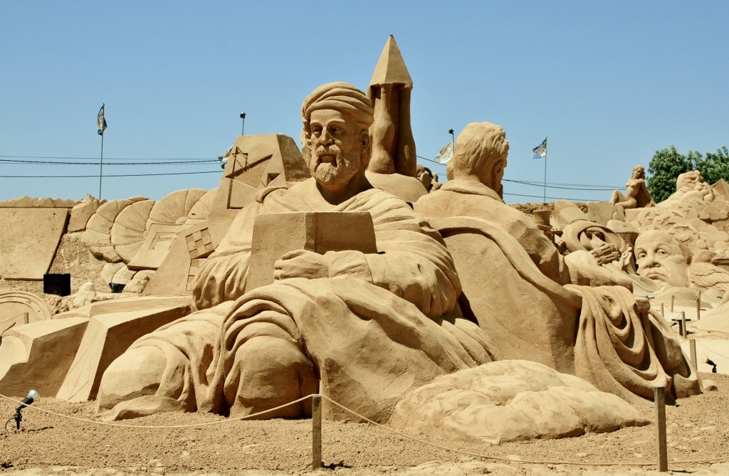 Foto: Figuras de arena - Pêra (Faro), Portugal