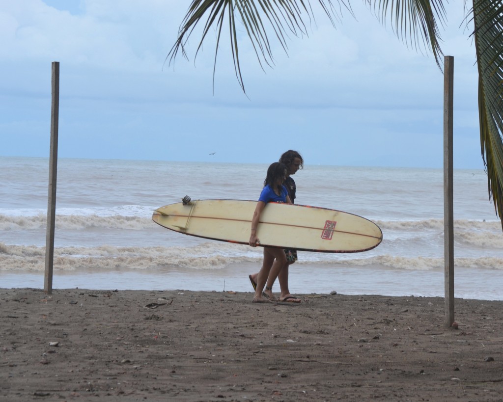 Foto: Surfeando en Jacob - Jacob (Puntarenas), Costa Rica