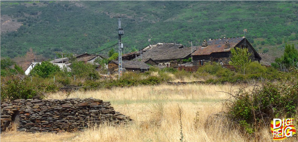 Foto: Vista parcial del pueblo - Majaelrayo (Guadalajara), España