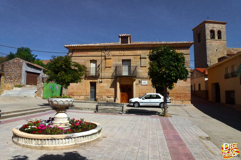 Foto: Plaza Mayor. - Torrebeleña (Guadalajara), España