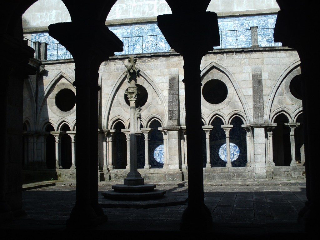 Foto: CLAUSTRO DE LA CATEDRAL.OPORTO - Porto, Portugal
