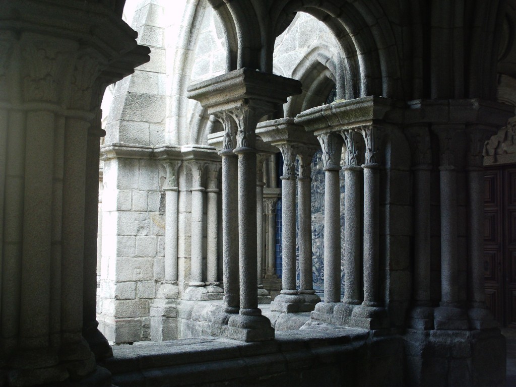 Foto: CLAUSTRO DE LA CATEDRAL.OPORTO - Porto, Portugal