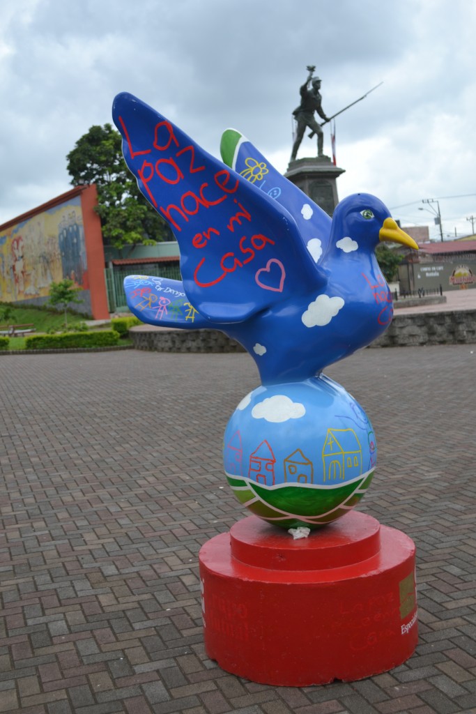 Foto: PALOMAS EN PARQUES DE ALAJUELA - Alajuela, Costa Rica
