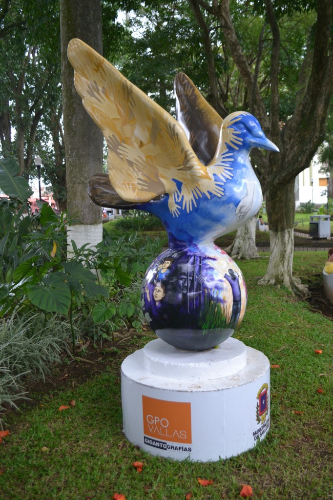 Foto: PALOMAS EN PARQUES DE ALAJUELA - Alajuela, Costa Rica