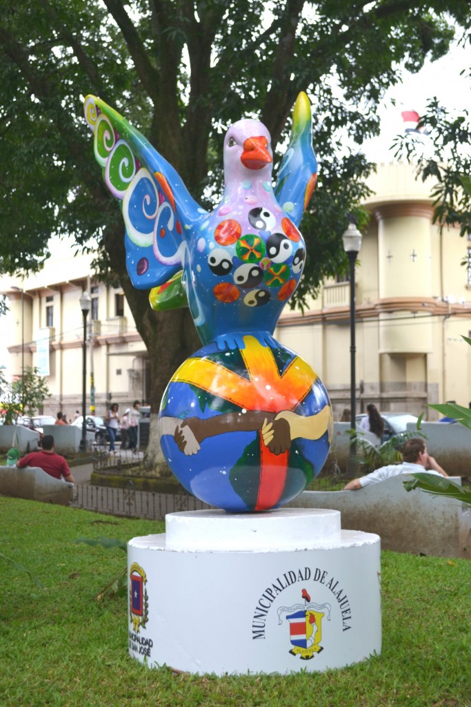 Foto: PALOMAS EN PARQUES DE ALAJUELA - Alajuela, Costa Rica