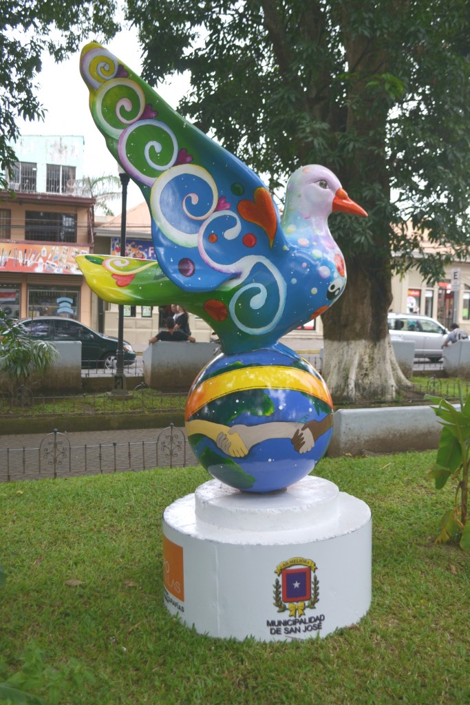 Foto: PALOMAS EN PARQUES DE ALAJUELA - Alajuela, Costa Rica
