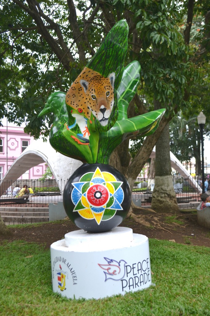 Foto: PALOMAS EN PARQUES DE ALAJUELA - Alajuela, Costa Rica