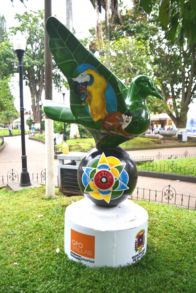 Foto: PALOMAS EN PARQUES DE ALAJUELA - Alajuela, Costa Rica