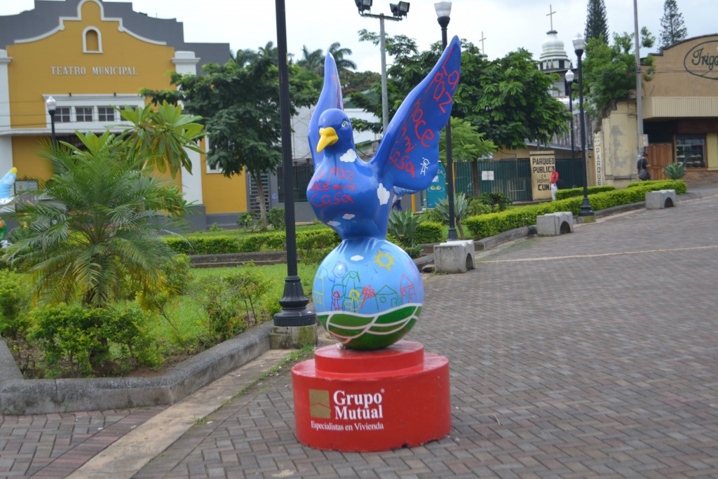 Foto: PALOMAS EN PARQUES DE ALAJUELA - Alajuela, Costa Rica