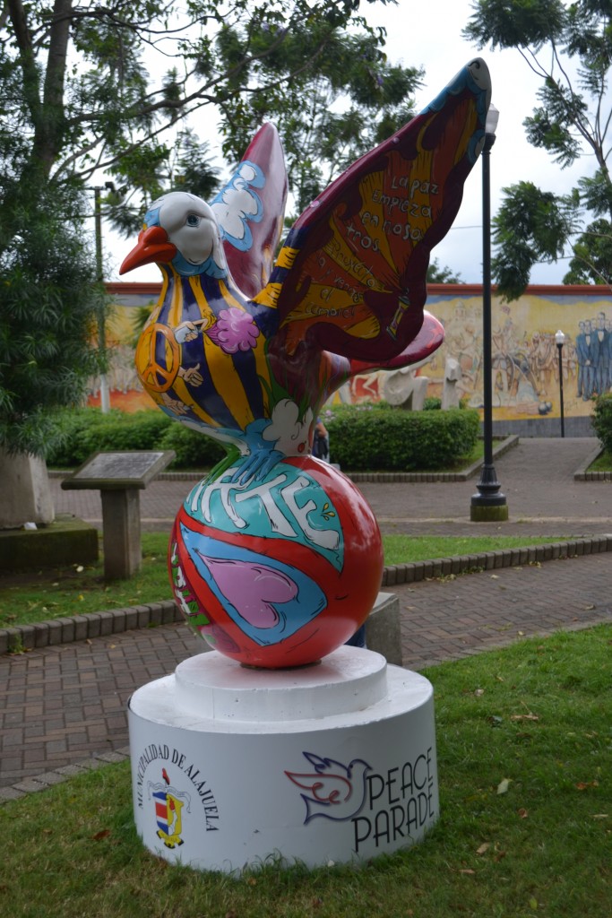 Foto: PALOMAS EN PARQUES DE ALAJUELA - Alajuela, Costa Rica