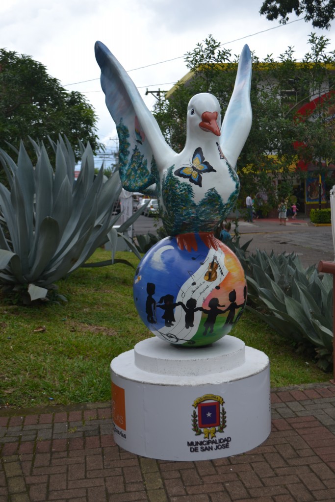 Foto: PALOMAS EN PARQUES DE ALAJUELA - Alajuela, Costa Rica
