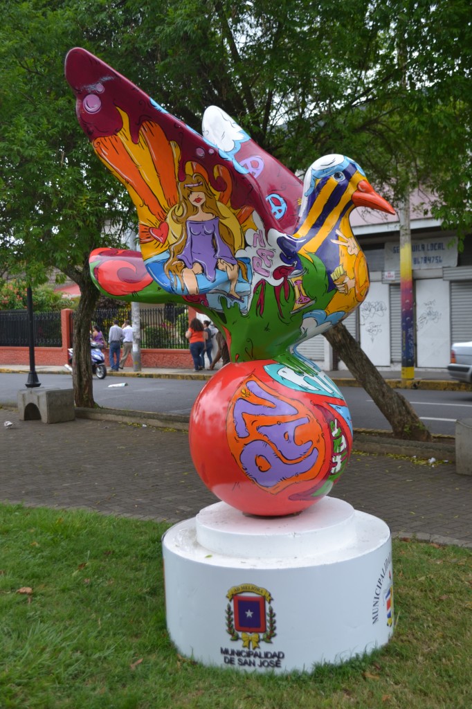 Foto: PALOMAS EN PARQUES DE ALAJUELA - Alajuela, Costa Rica