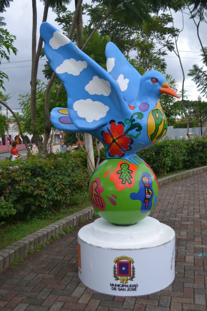 Foto: PALOMAS EN PARQUES DE ALAJUELA - Alajuela, Costa Rica