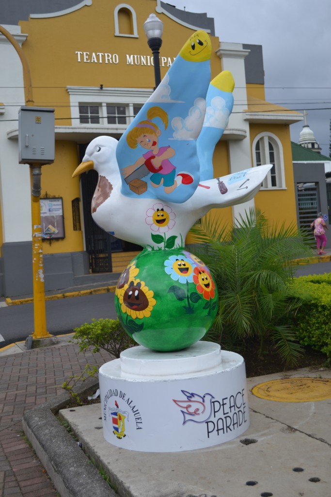 Foto: PALOMAS EN PARQUES DE ALAJUELA - Alajuela, Costa Rica