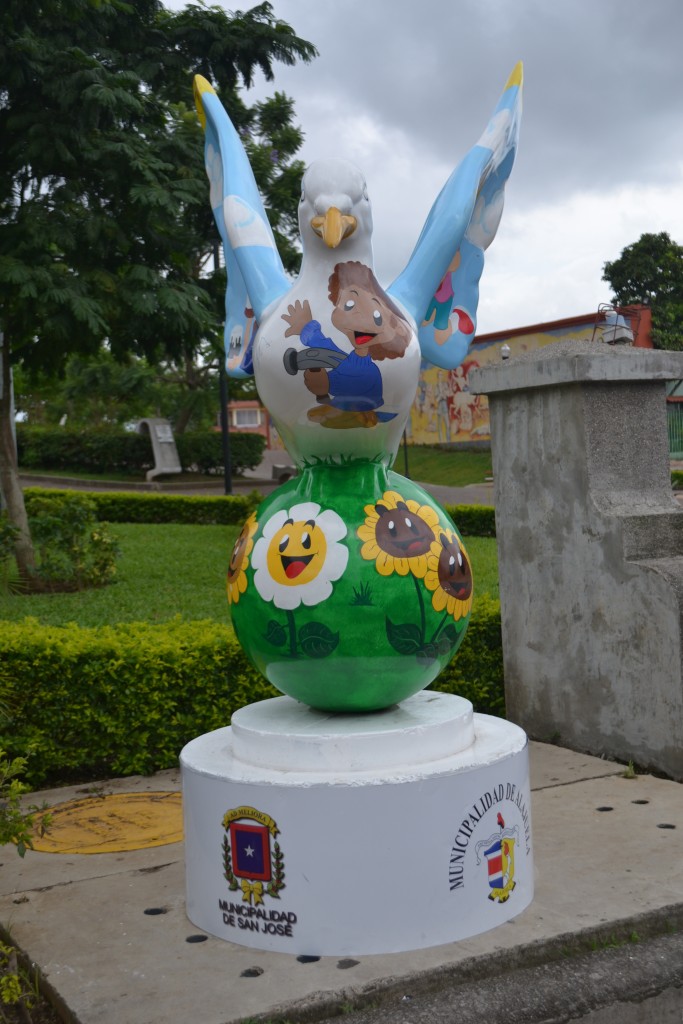 Foto: PALOMAS EN PARQUES DE ALAJUELA - Alajuela, Costa Rica