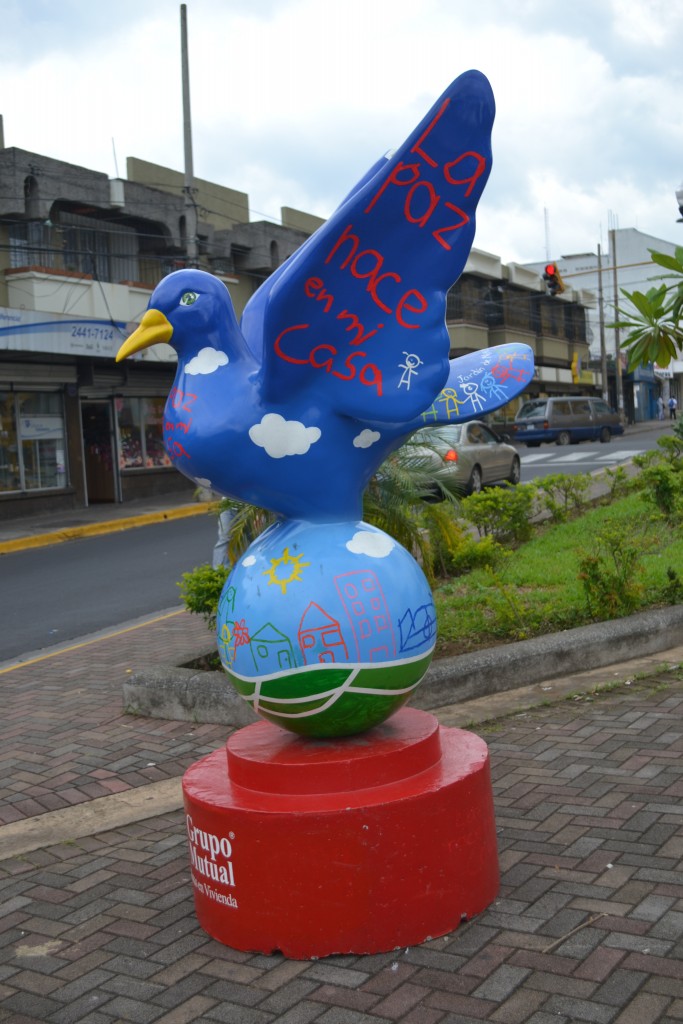 Foto: PALOMAS EN PARQUES DE ALAJUELA - Alajuela, Costa Rica