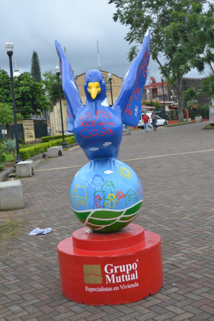 Foto: PALOMAS EN PARQUES DE ALAJUELA - Alajuela, Costa Rica