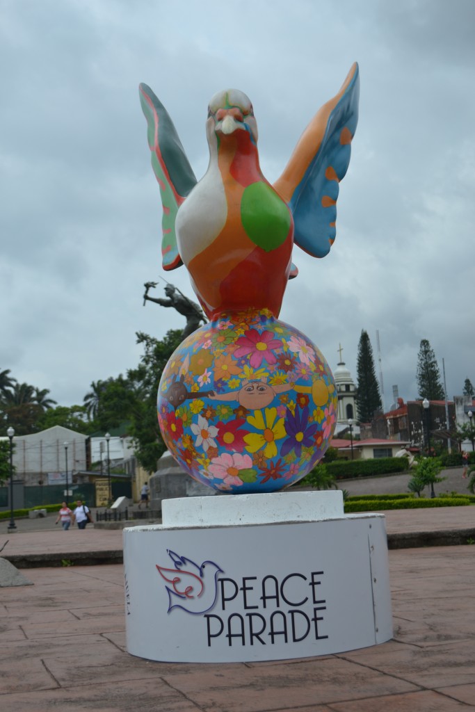 Foto: PALOMAS EN PARQUES DE ALAJUELA - Alajuela, Costa Rica