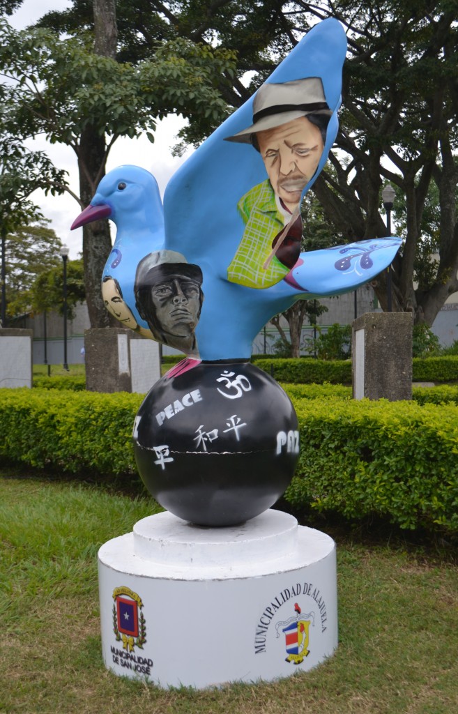 Foto: PALOMAS EN PARQUES DE ALAJUELA - Alajuela, Costa Rica