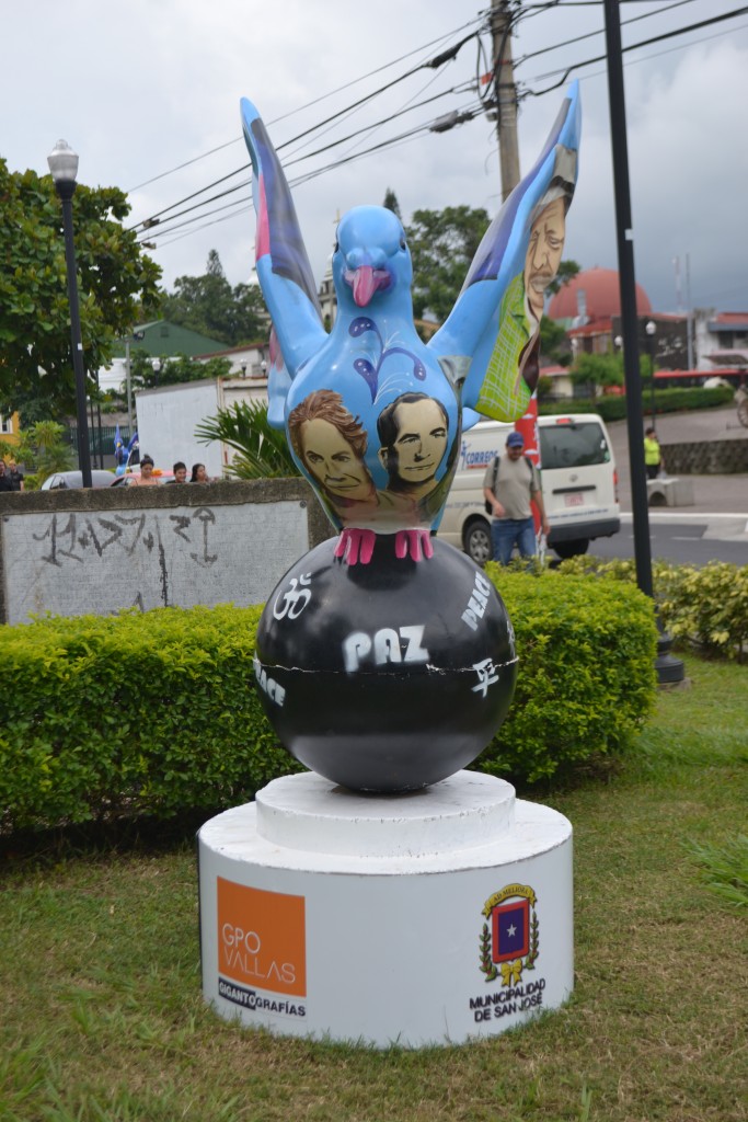 Foto: PALOMAS EN PARQUES DE ALAJUELA - Alajuela, Costa Rica