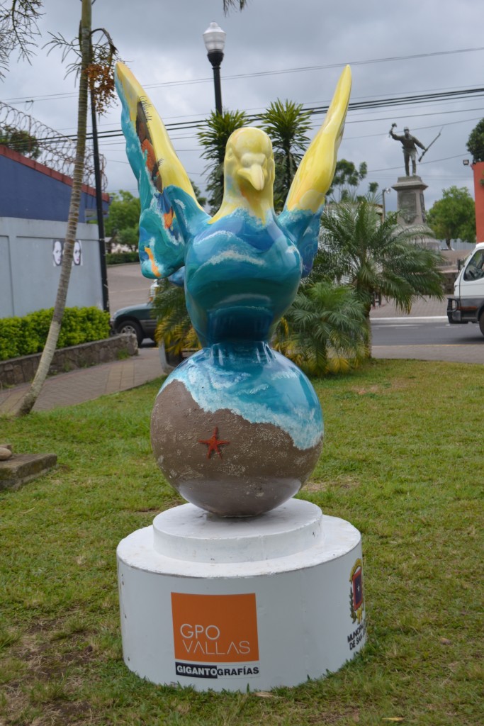 Foto: PALOMAS EN PARQUES DE ALAJUELA - Alajuela, Costa Rica