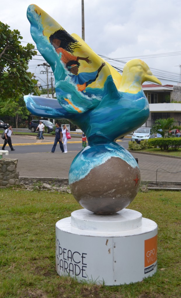 Foto: PALOMAS EN PARQUES DE ALAJUELA - Alajuela, Costa Rica