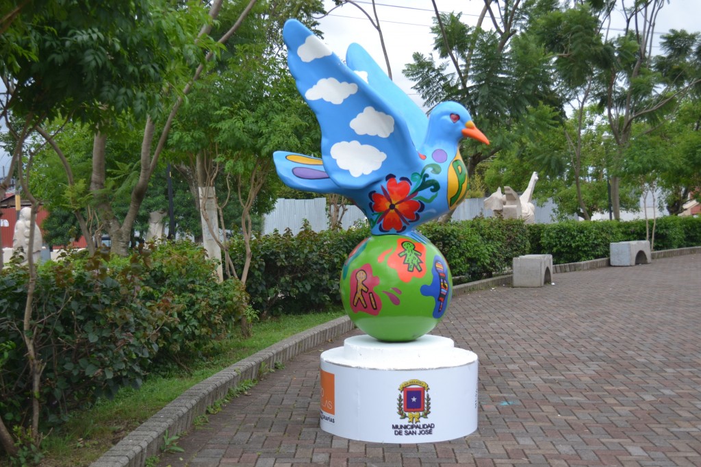 Foto: PALOMAS EN PARQUES DE ALAJUELA - Alajuela, Costa Rica