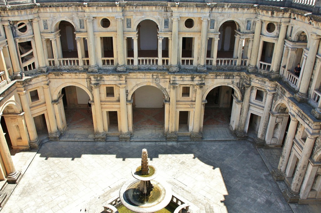 Foto: Claustro de D. Juan III del convento de Cristo - Tomar (Santarém), Portugal