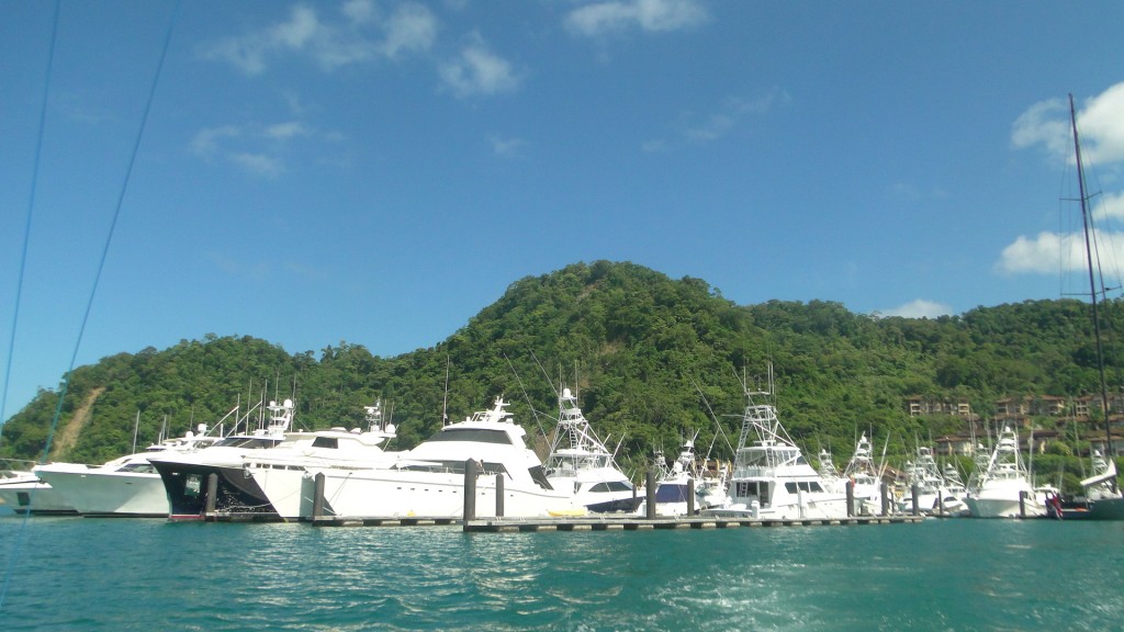 Foto de Playa Herradura,  Pacifico Centro de Costa Rica (Puntarenas), Costa Rica