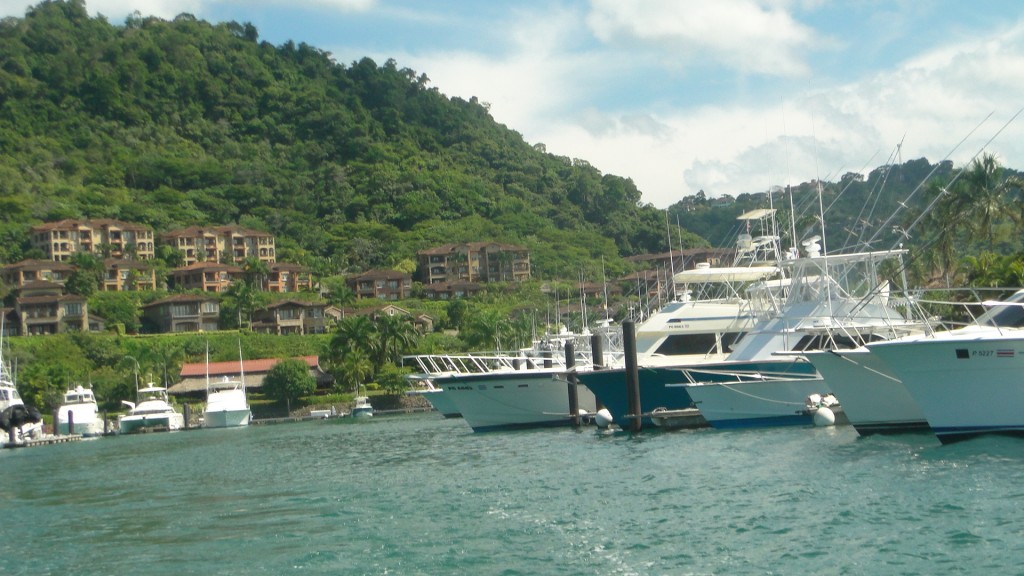 Foto de Playa Herradura,  Pacifico Centro de Costa Rica (Puntarenas), Costa Rica