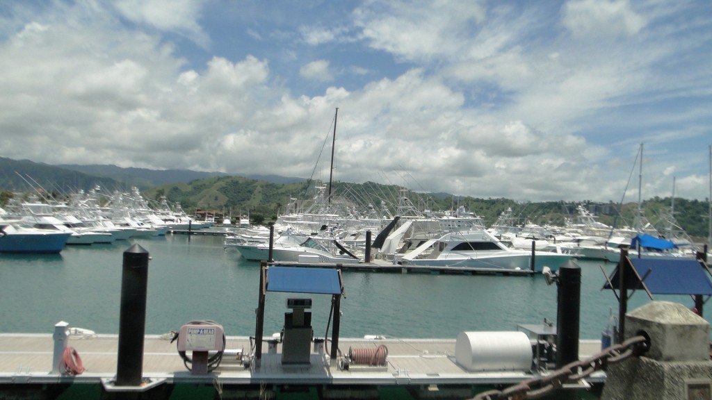 Foto de Playa Herradura,  Pacifico Centro de Costa Rica (Puntarenas), Costa Rica