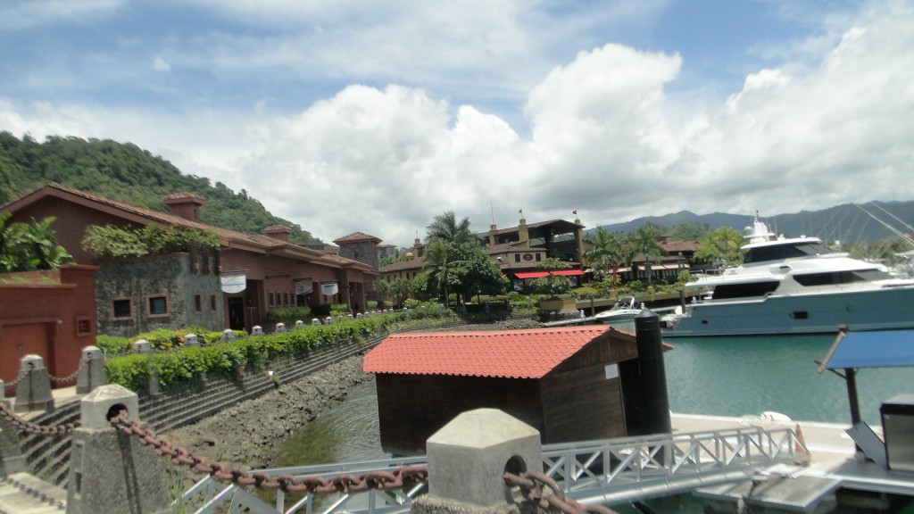 Foto de Playa Herradura,  Pacifico Centro de Costa Rica (Puntarenas), Costa Rica