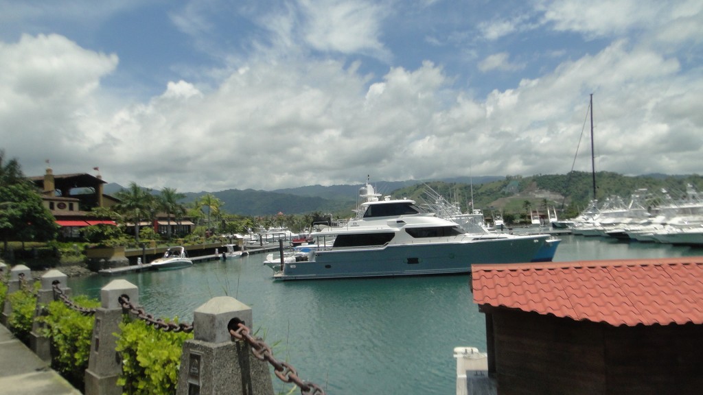 Foto de Playa Herradura,  Pacifico Centro de Costa Rica (Puntarenas), Costa Rica