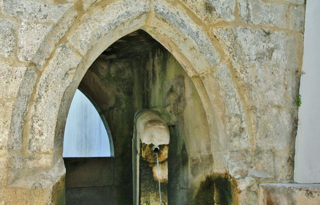 Foto: Fuente del recinto amurallado - Ourém (Santarém), Portugal