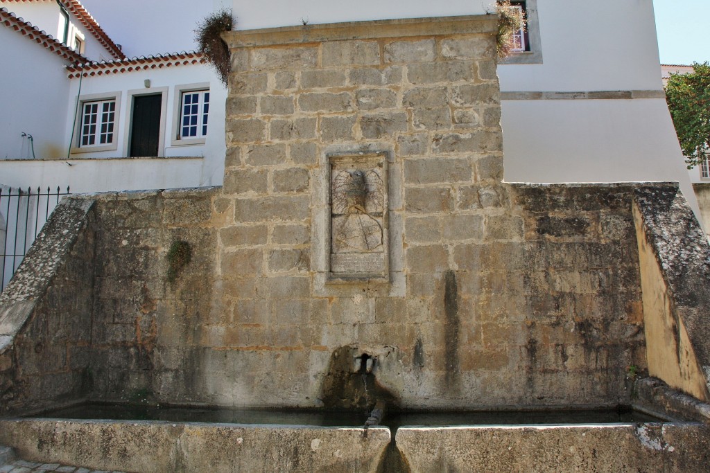 Foto: Fuente del recinto amurallado - Ourém (Santarém), Portugal