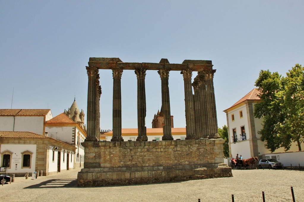 Foto: Templo romano - Évora, Portugal