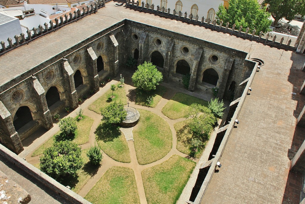 Foto: Claustro de la catedral - Évora, Portugal