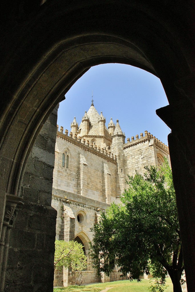 Foto: Claustro de la catedral - Évora, Portugal