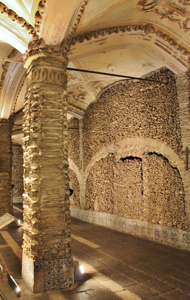Foto: Capilla de los Huesos - Évora, Portugal