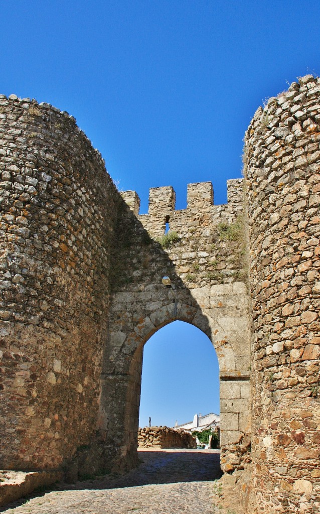 Foto: Puerta de la muralla - Evoramonte (Évora), Portugal