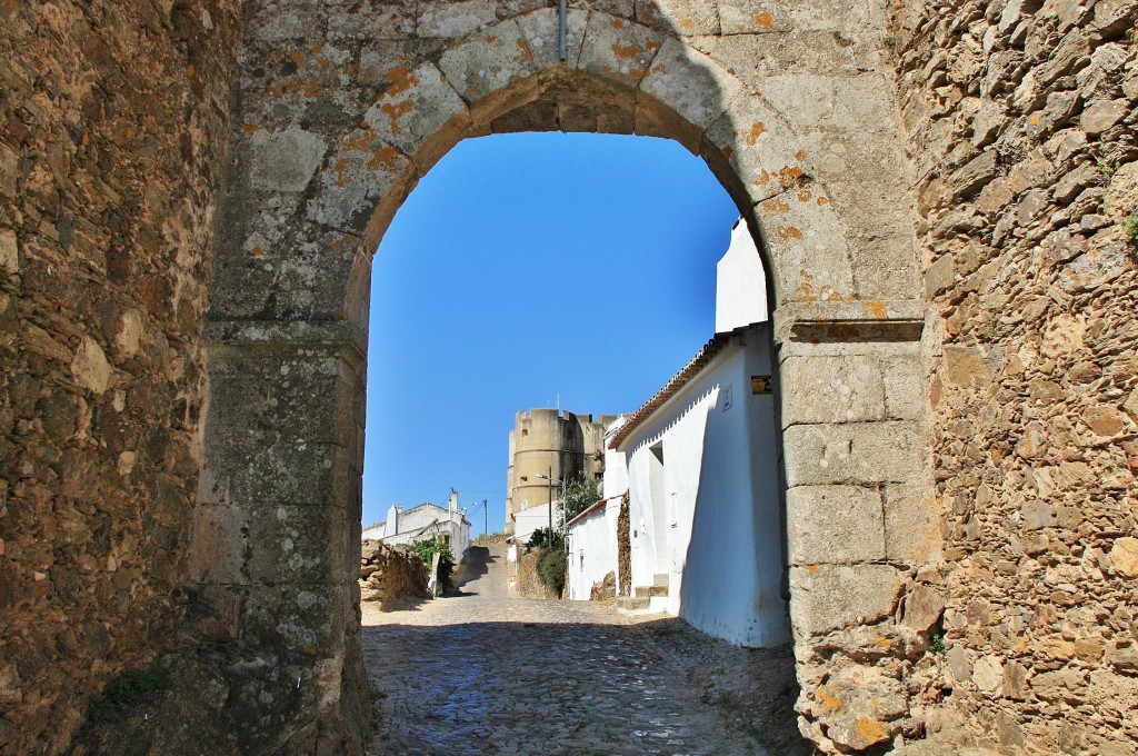 Foto: Puerta de la muralla - Evoramonte (Évora), Portugal