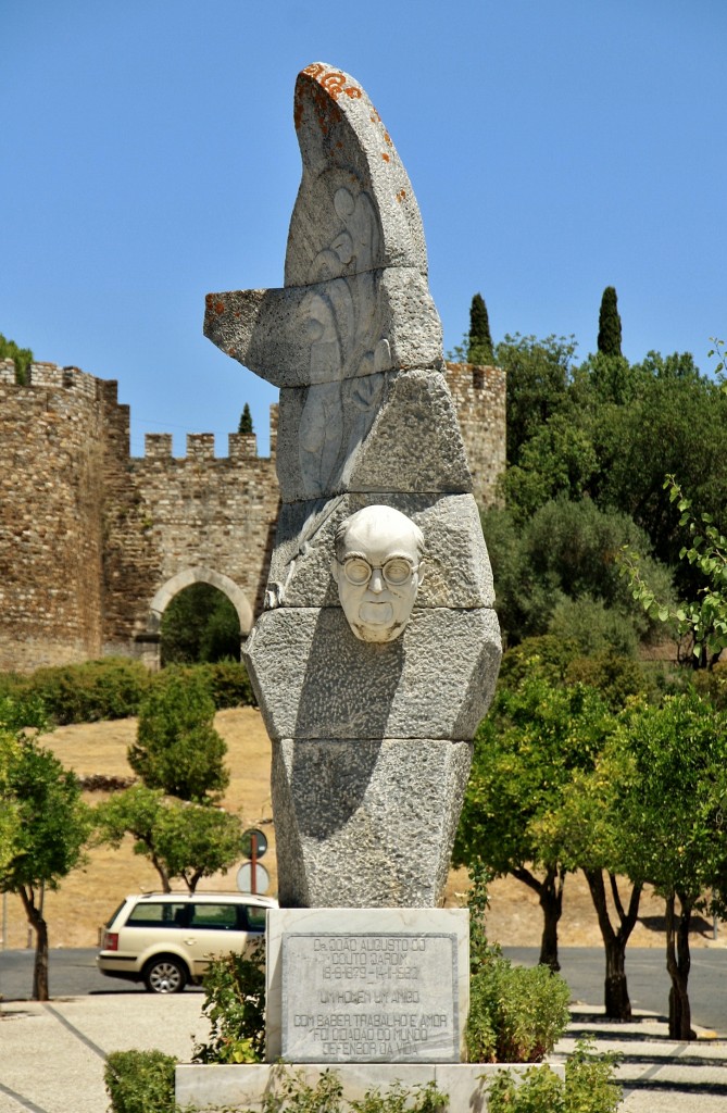 Foto: Monumento a Joao Augusto - Vila Viçosa (Évora), Portugal