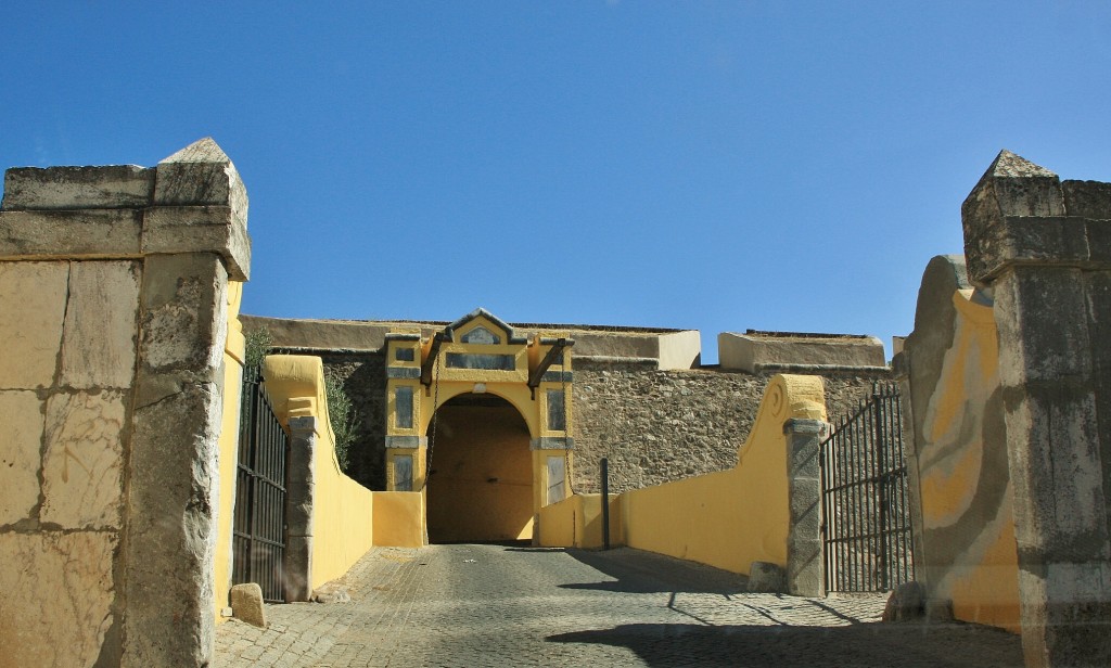 Foto: Puerta de la Esquina - Elvas (Portalegre), Portugal
