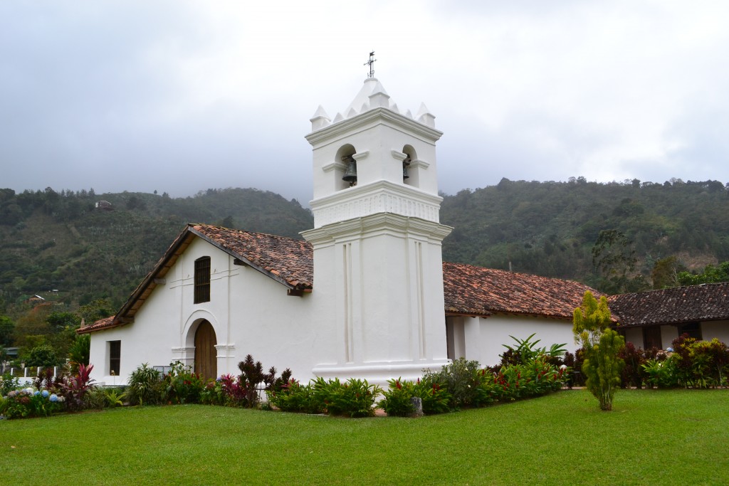 Foto: Iglesia Colonial del Valle de Orosi - Valle de Orosi (Cartago), Costa Rica